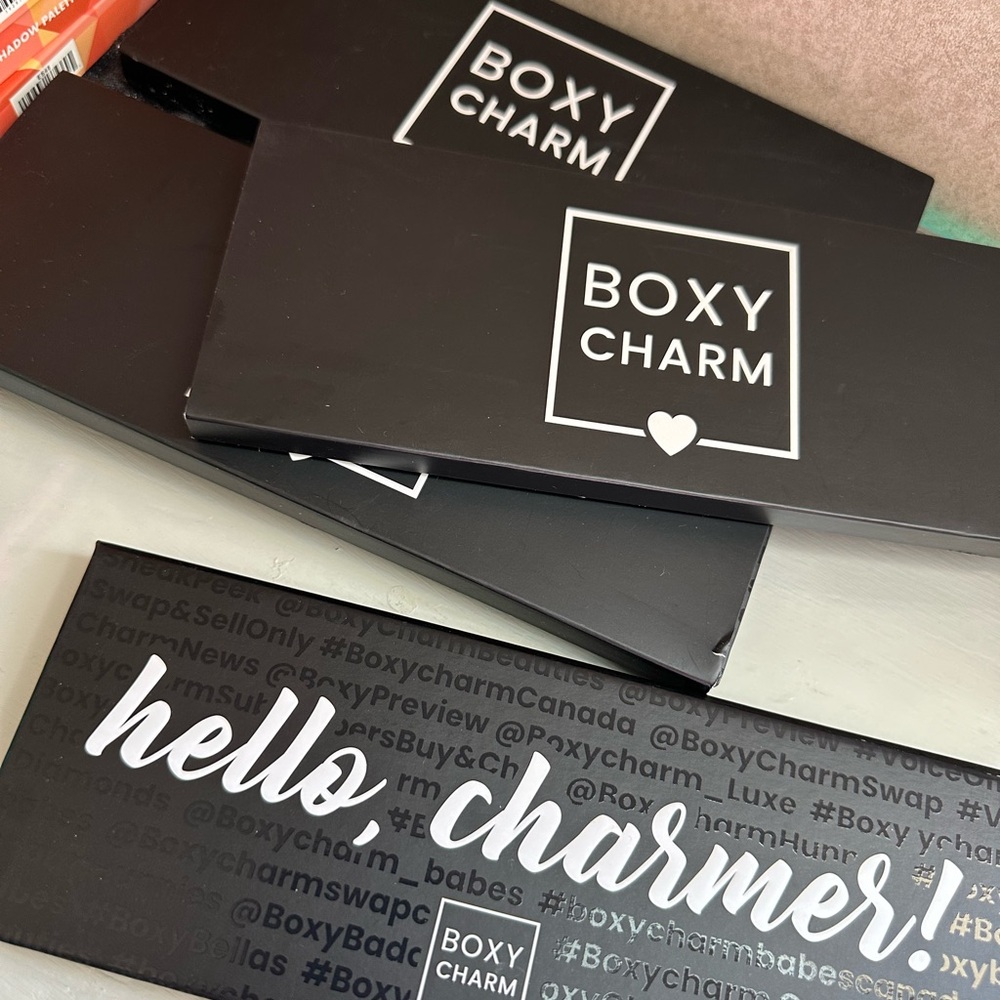 BOXYCHARM Hello Charmer Eyeshadow Palette